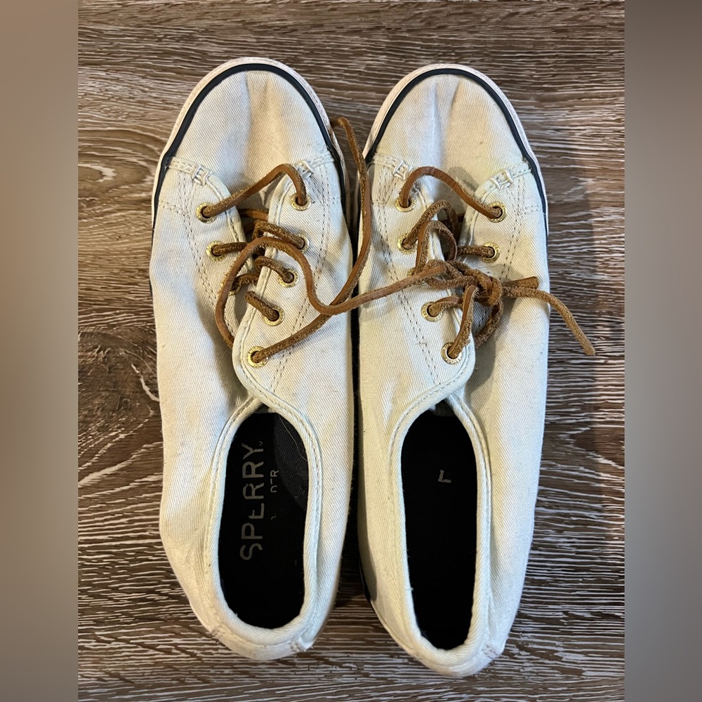 Ladies Sperrys - Picture 3 of 3